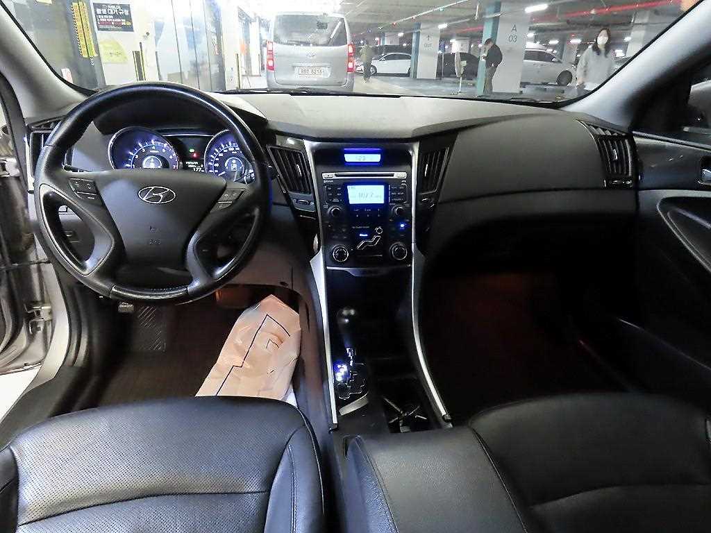 HYUNDAI Sonata - Vista 10