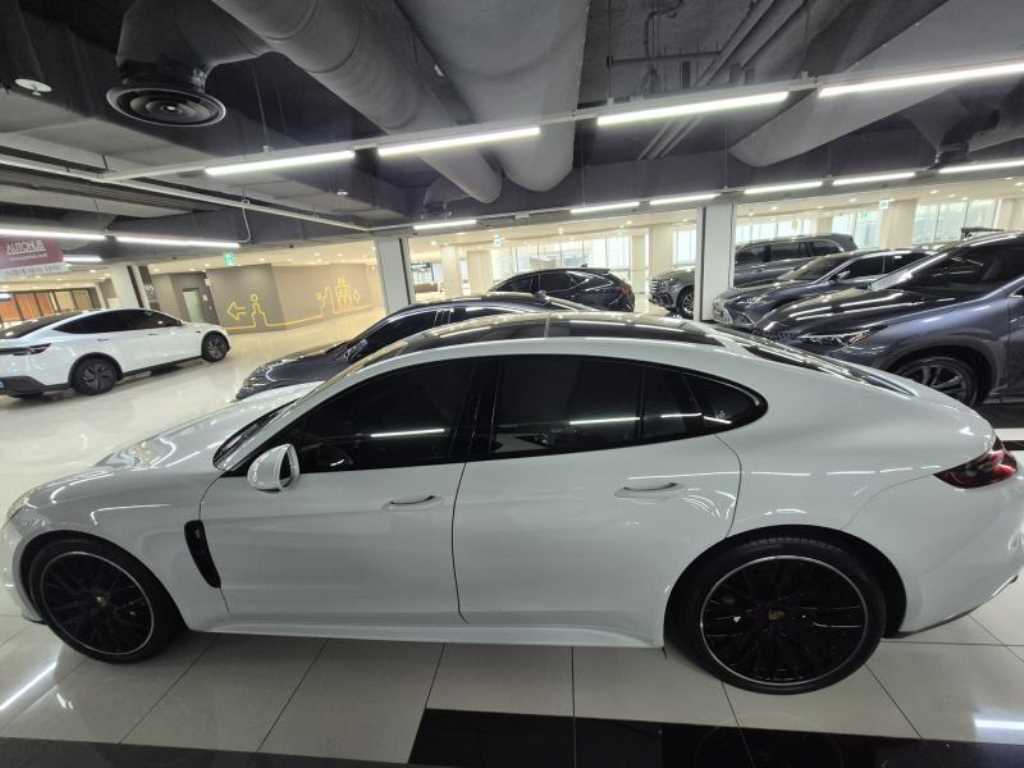 Porsche Panamera - Vista 3