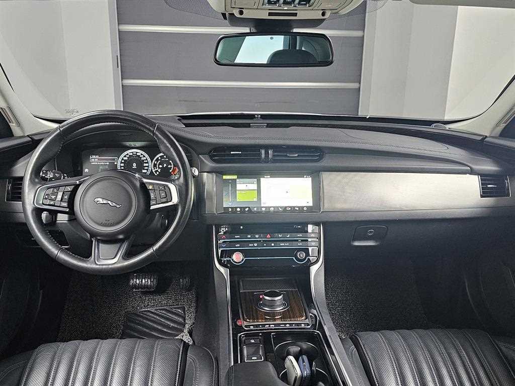 Jaguar XF - Vista 7