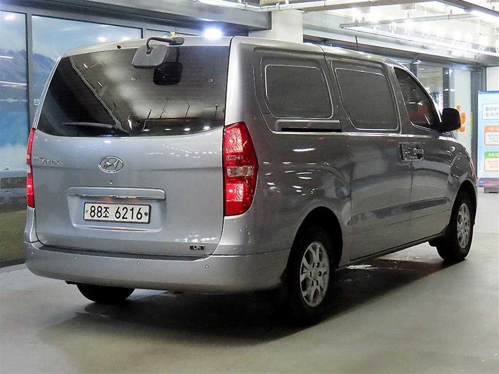 HYUNDAI Starex - Vista 4