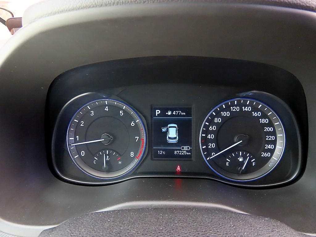 HYUNDAI Kona - Vista 9