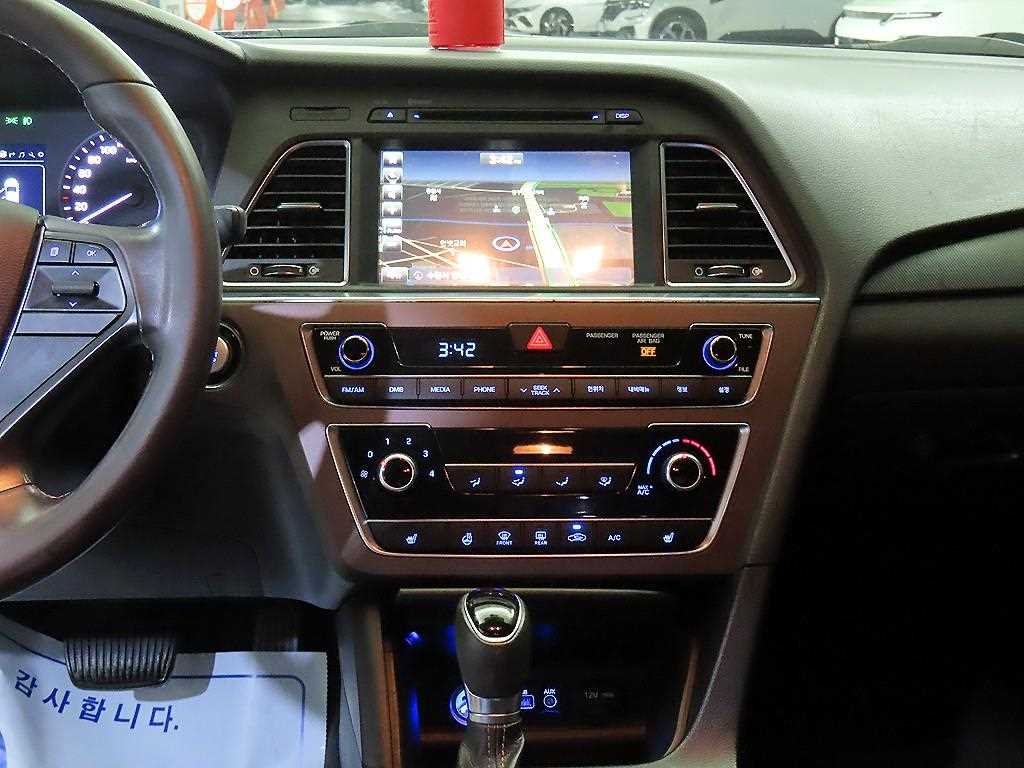 HYUNDAI Sonata - Vista 11