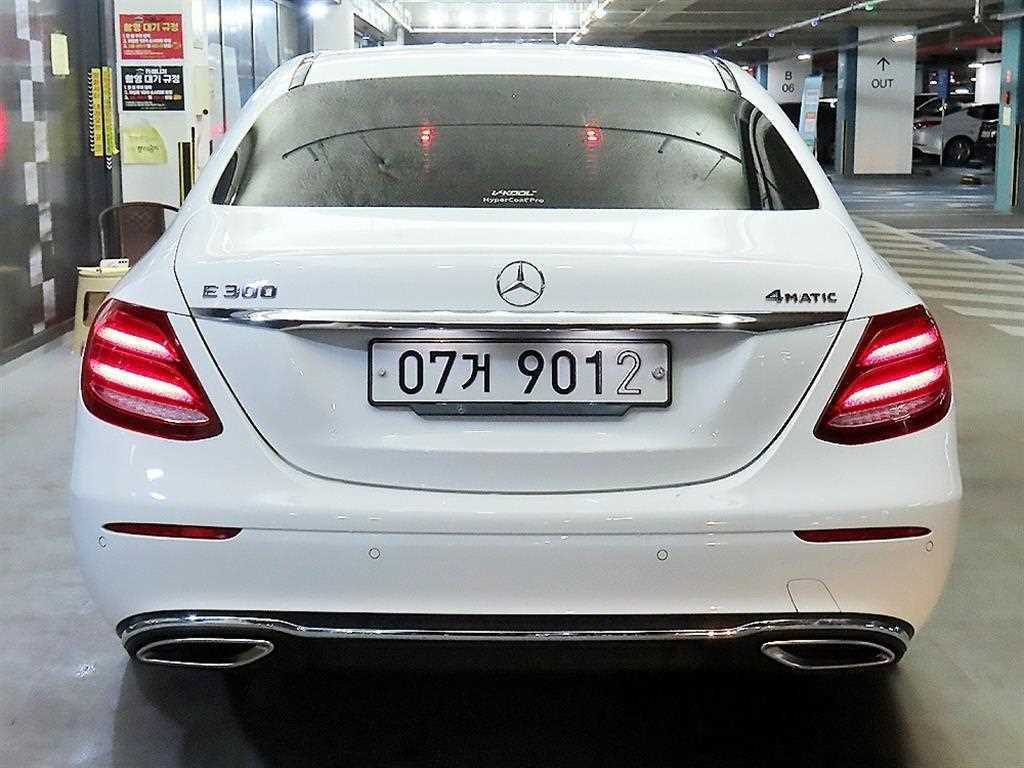 Mercedes Benz E class - Vista 5