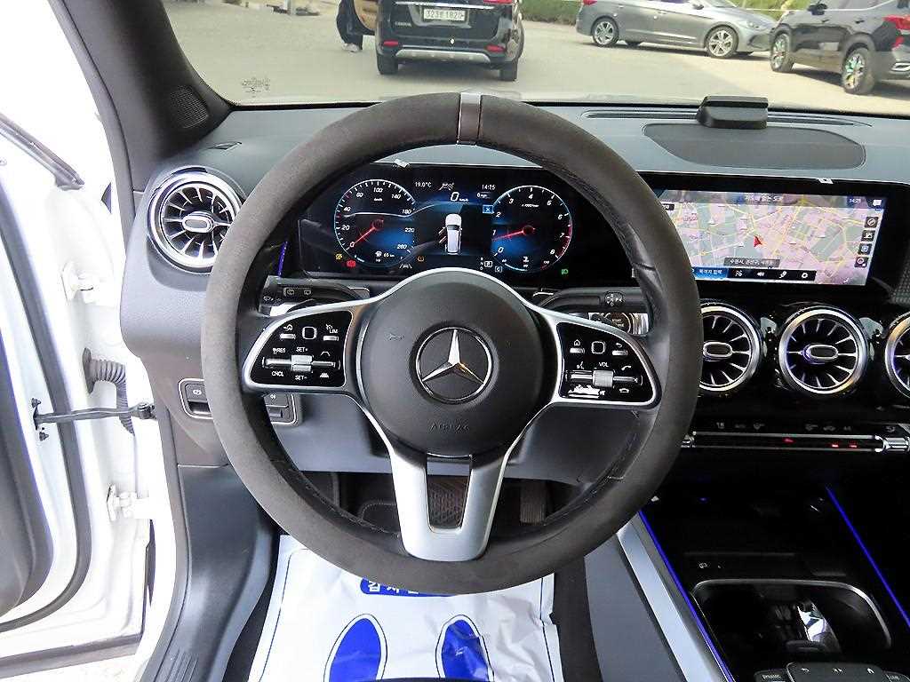 Mercedes Benz GLB Class - Vista 8