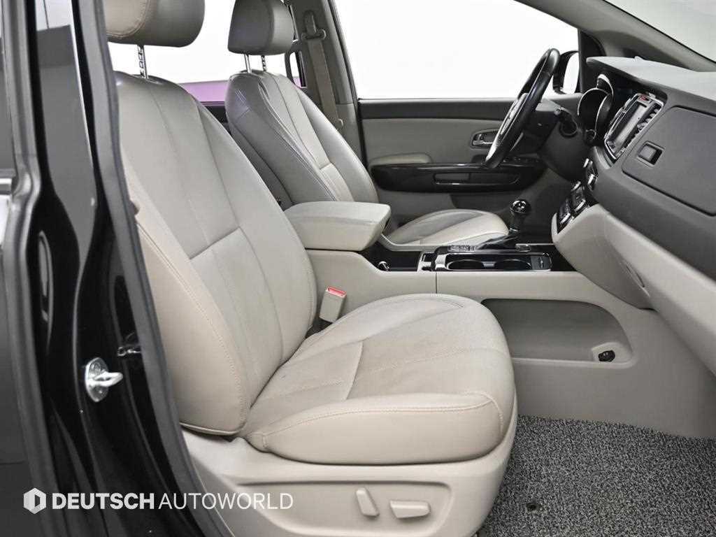 KIA Carnival - Vista 10