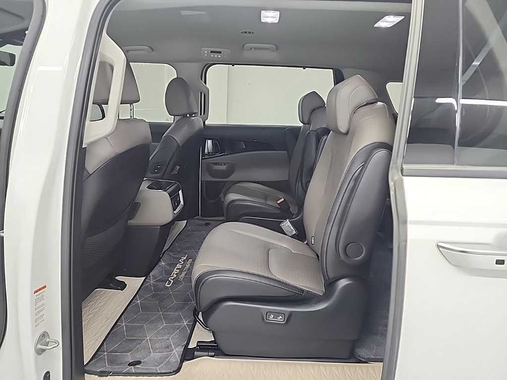 KIA Carnival - Vista 12