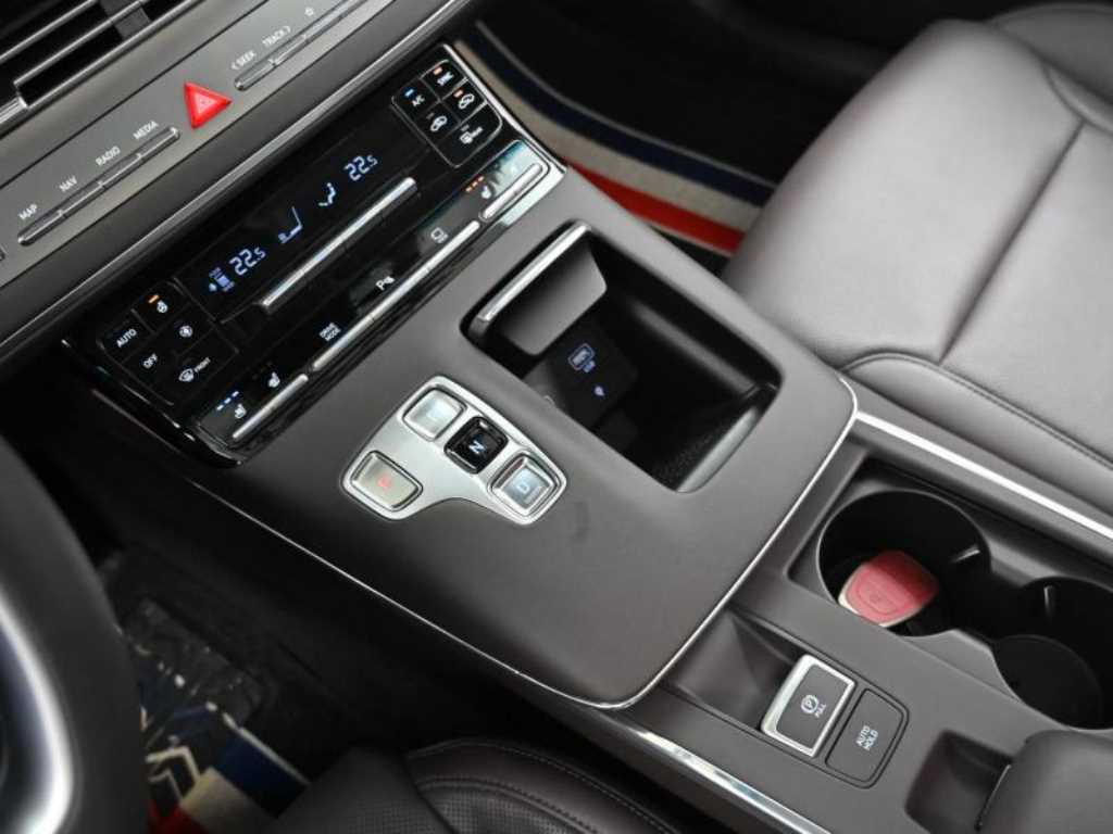 HYUNDAI Grandeur - Vista 9