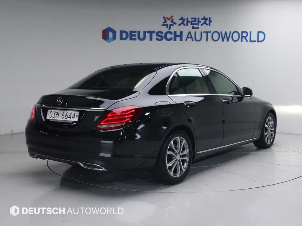 Mercedes Benz C Class - Vista 2