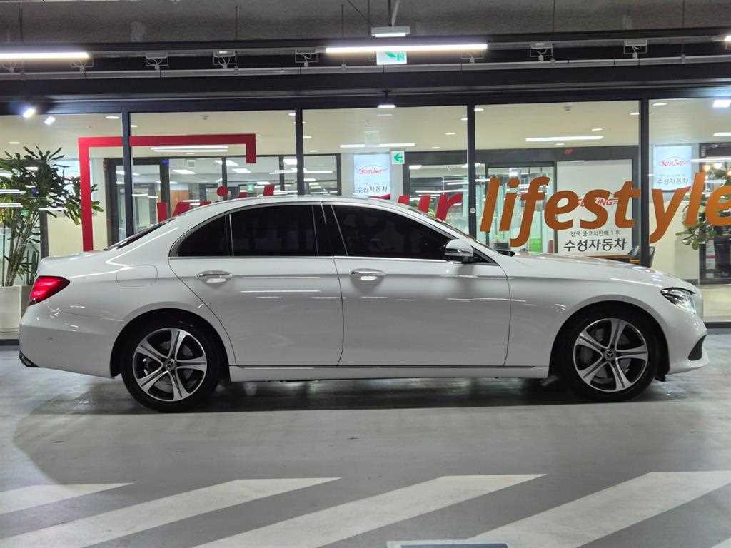 Mercedes Benz E class - Vista 3