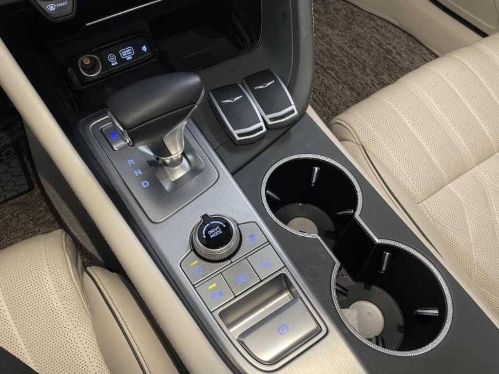 Genesis G70 - Vista 10