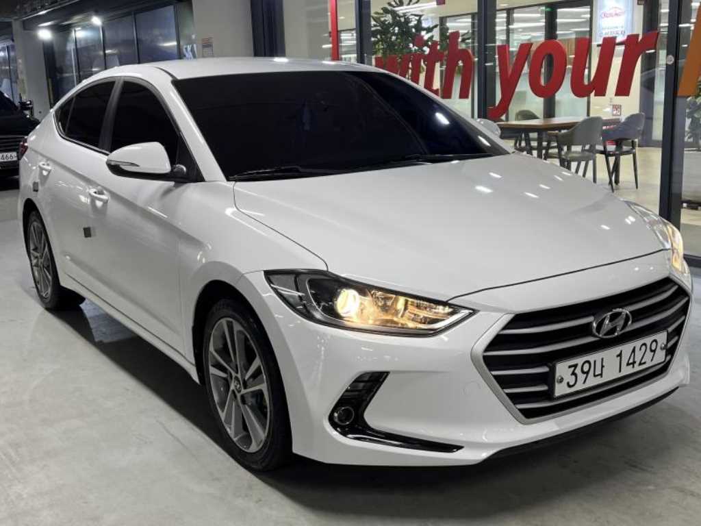 HYUNDAI Avante - Vista 2