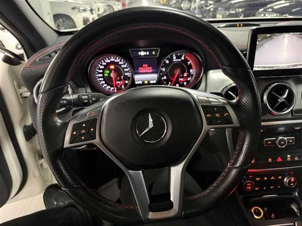 Mercedes Benz GLA Class - Vista 10