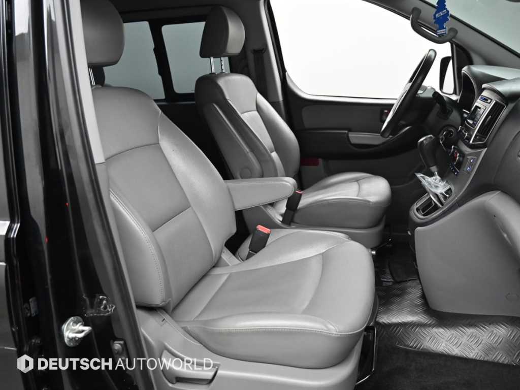 HYUNDAI Starex - Vista 10