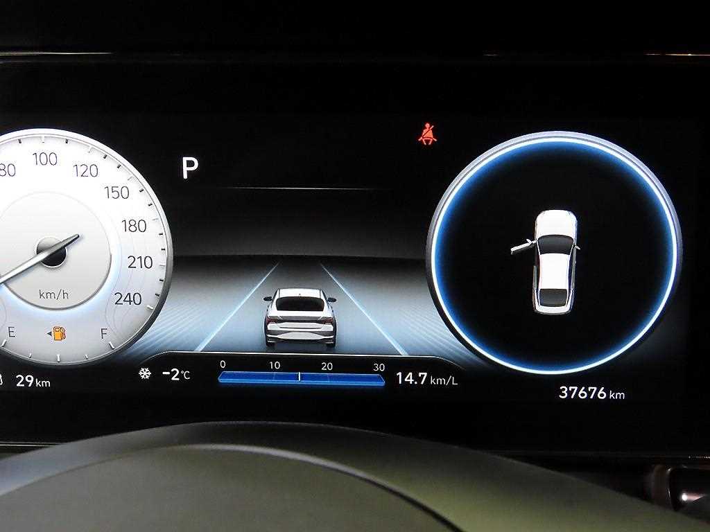 HYUNDAI Avante - Vista 9