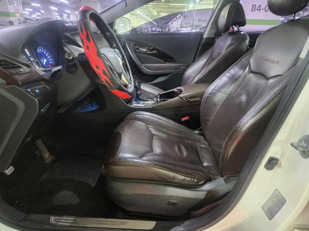 HYUNDAI Grandeur - Vista 9