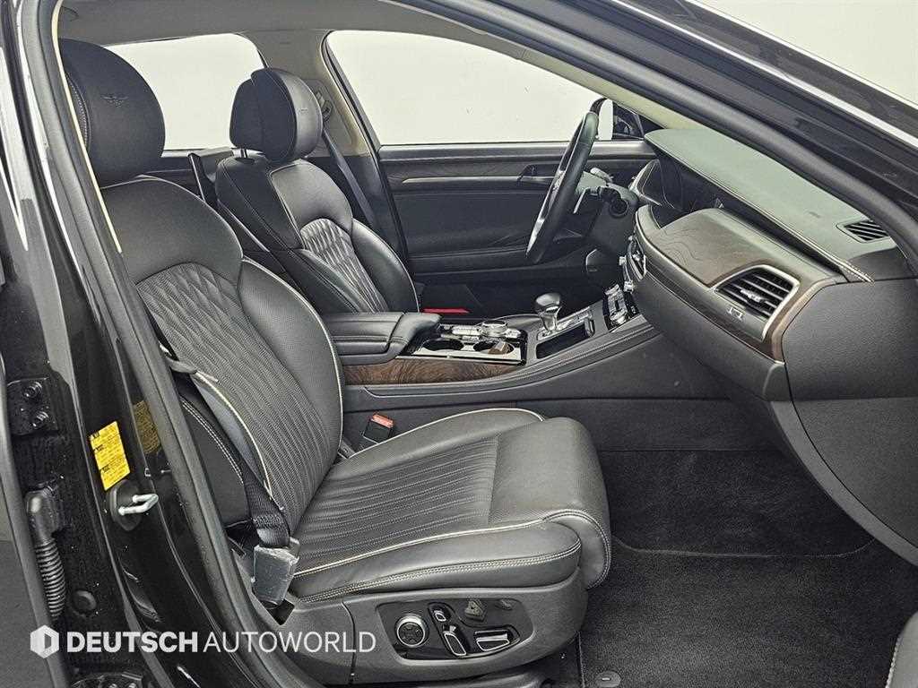 Genesis G90 - Vista 10