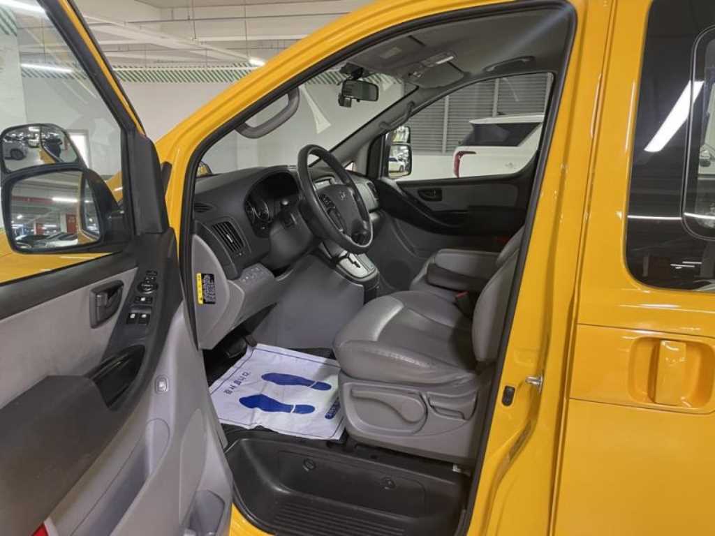 HYUNDAI Starex - Vista 7