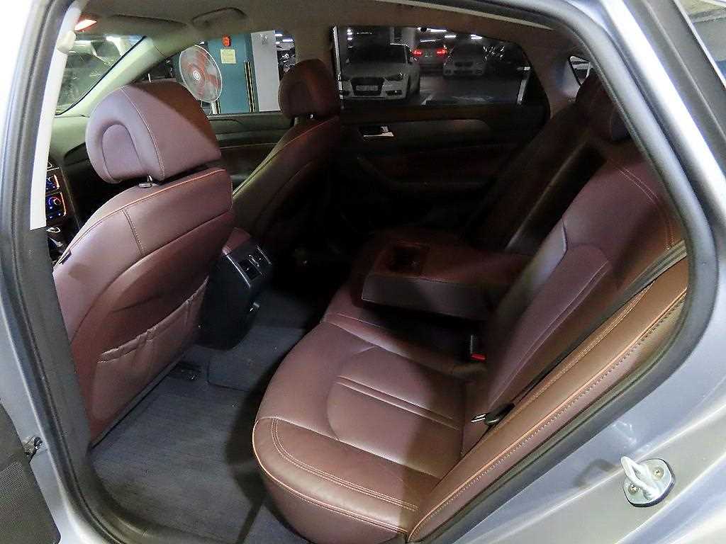 HYUNDAI Sonata - Vista 7