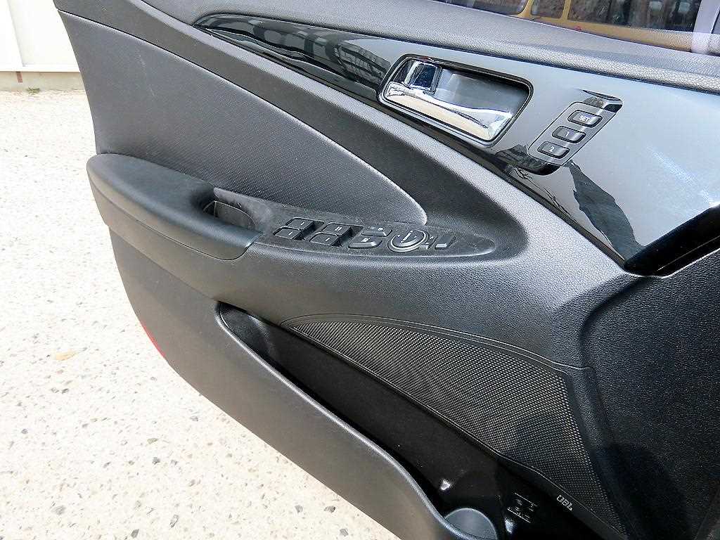 HYUNDAI Sonata - Vista 11