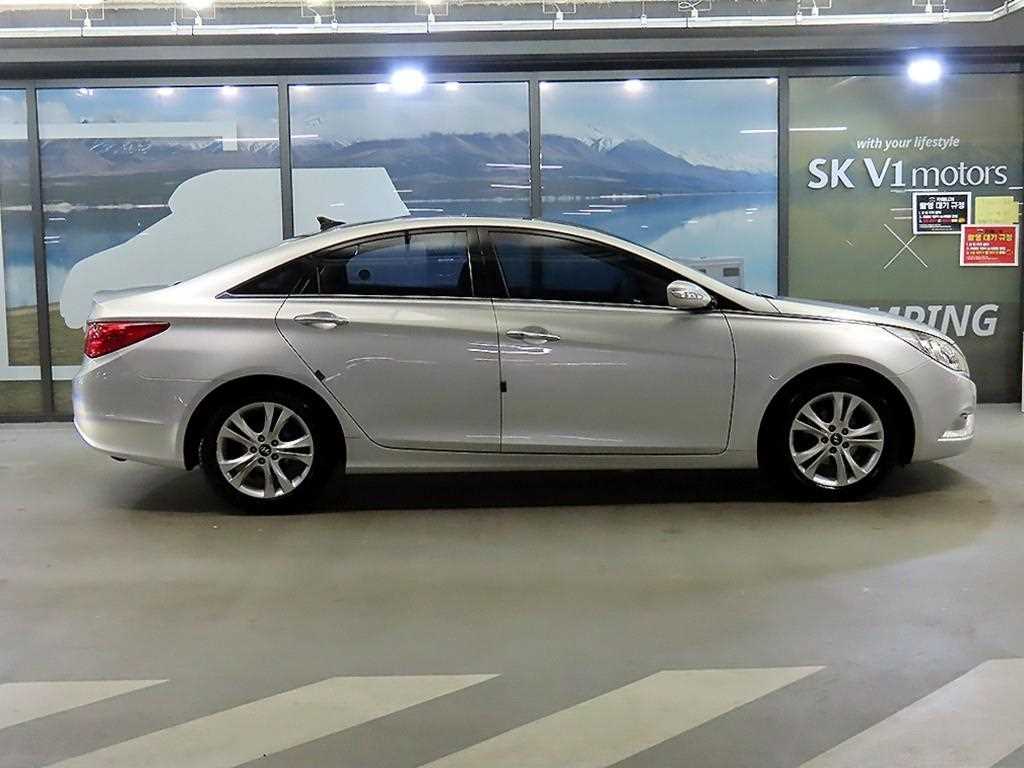 HYUNDAI Sonata - Vista 3
