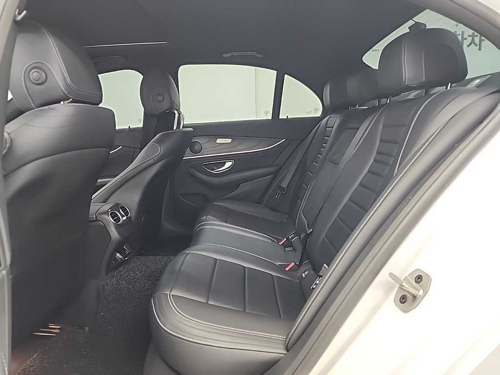 Mercedes Benz E class - Vista 12