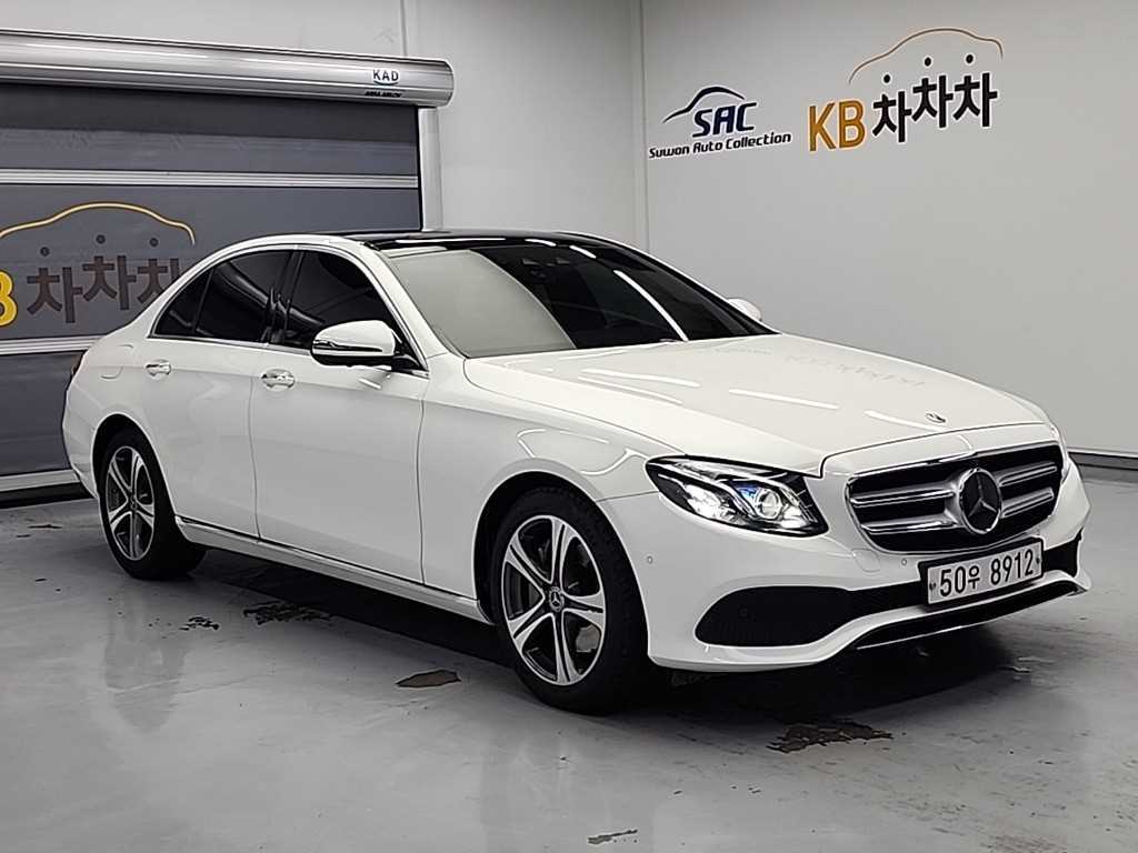 Mercedes Benz E class - Vista 4