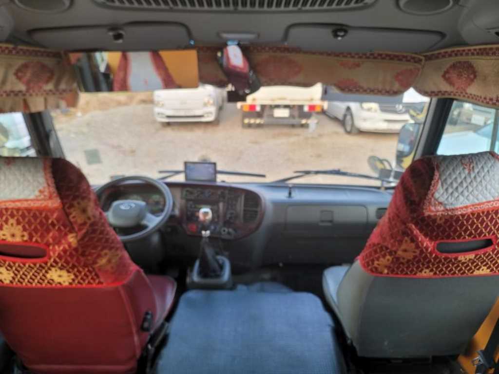 medium and large bus Hyundai bus - Vista 11