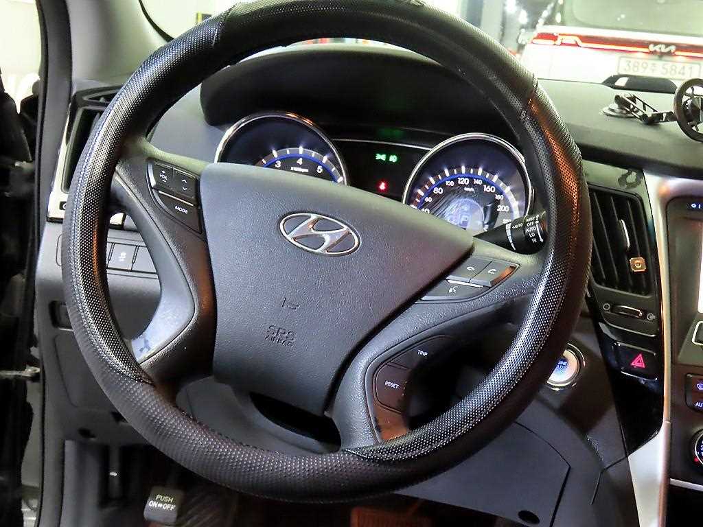 HYUNDAI Sonata - Vista 8