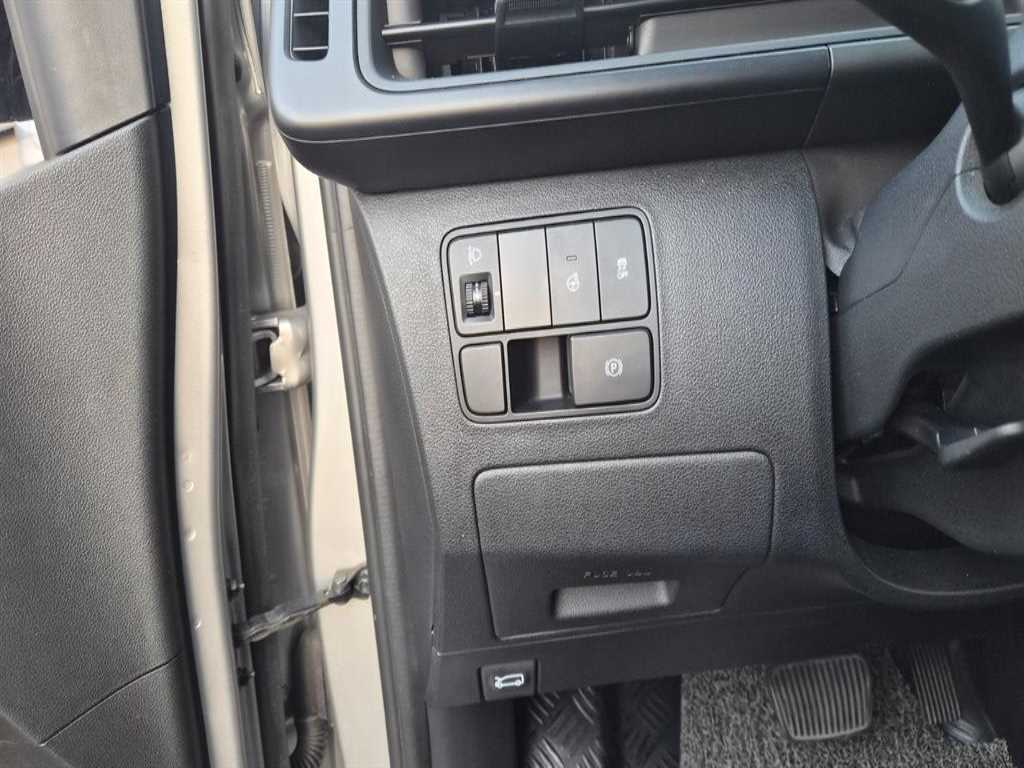 HYUNDAI Staria - Vista 8