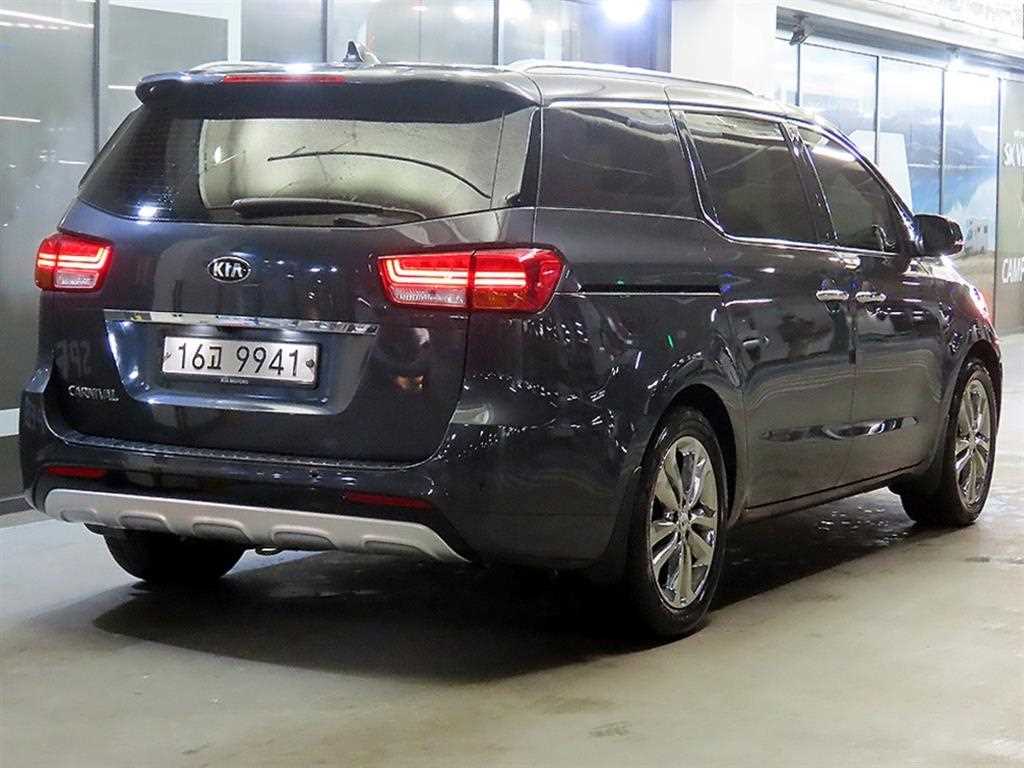 KIA Carnival - Vista 4