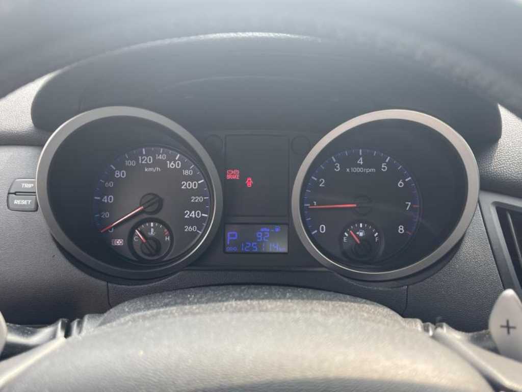 HYUNDAI Genesis - Vista 7