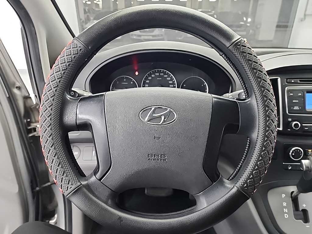 HYUNDAI Starex - Vista 9