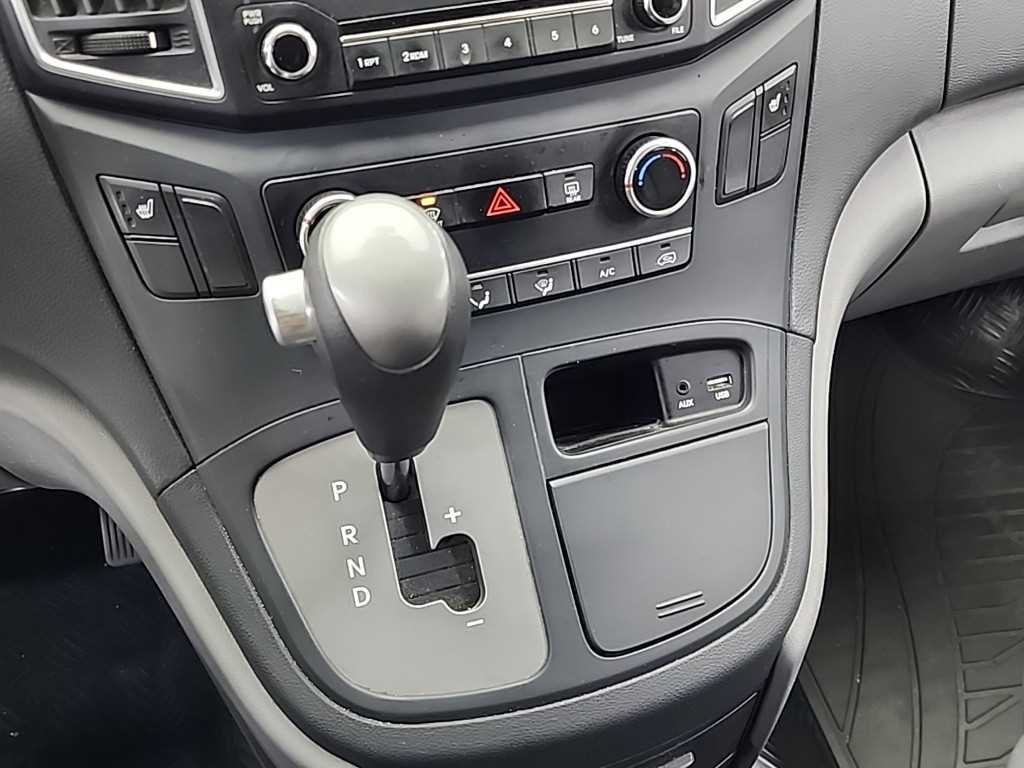 HYUNDAI Starex - Vista 8