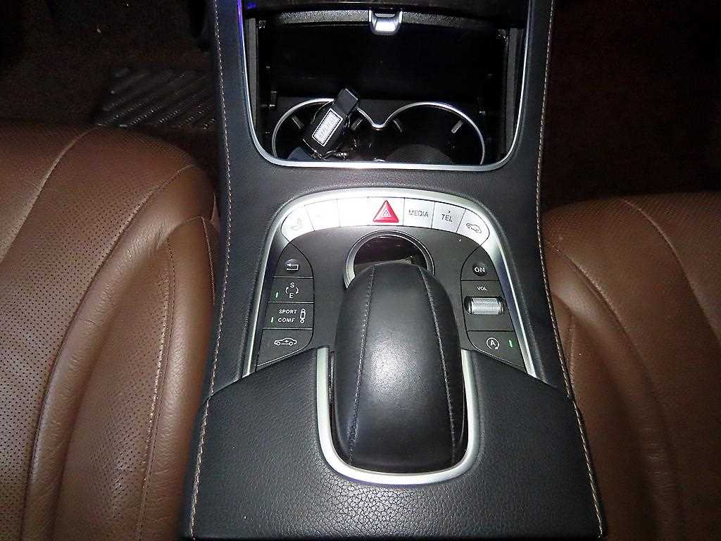 Mercedes Benz S Class - Vista 12