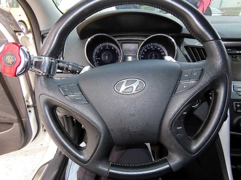 HYUNDAI Sonata - Vista 8