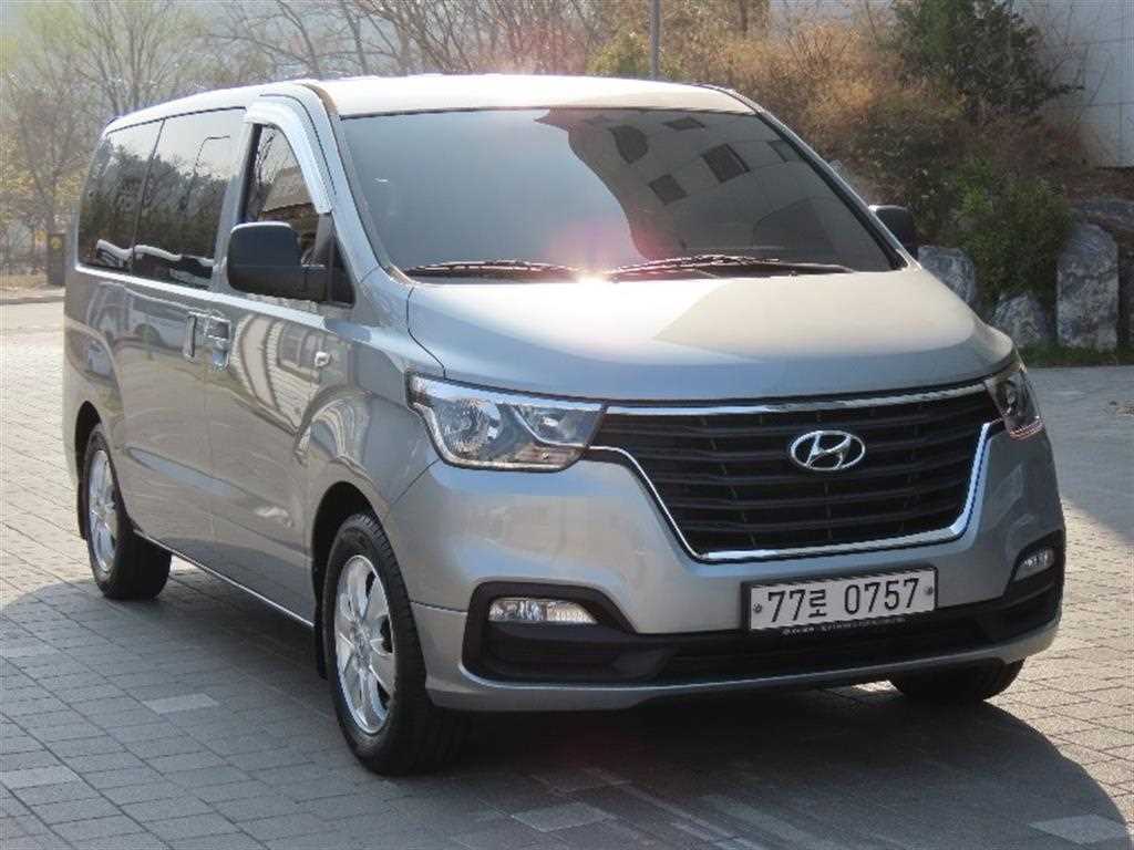 HYUNDAI Starex - Vista 2