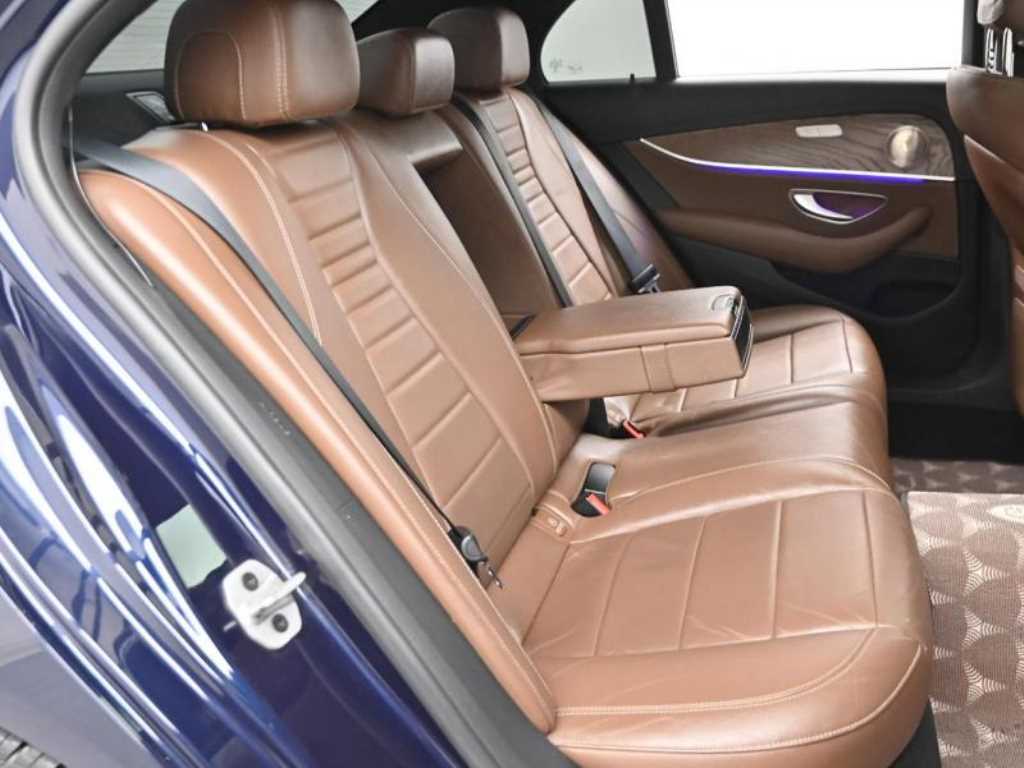 Mercedes Benz E class - Vista 12