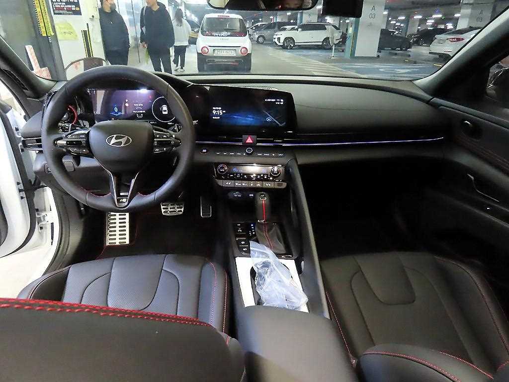 HYUNDAI Avante - Vista 10