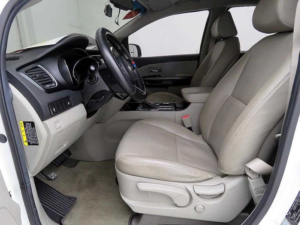 KIA Carnival - Vista 6