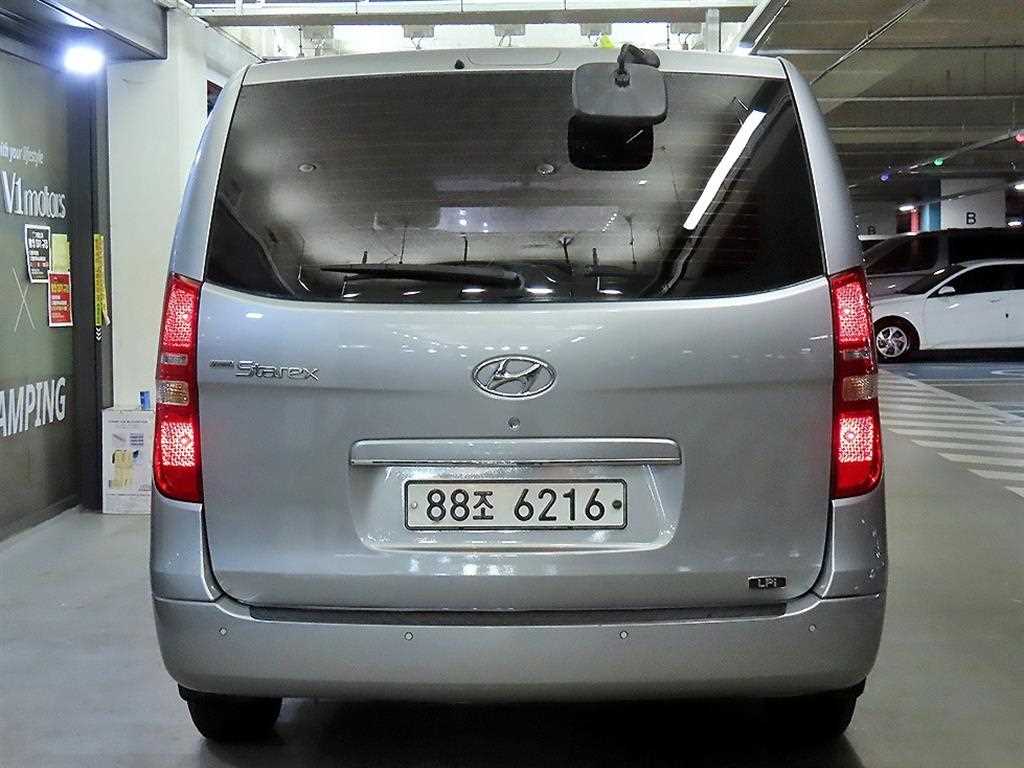 HYUNDAI Starex - Vista 5