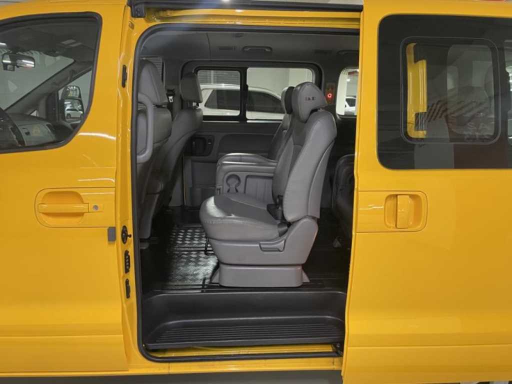 HYUNDAI Starex - Vista 8