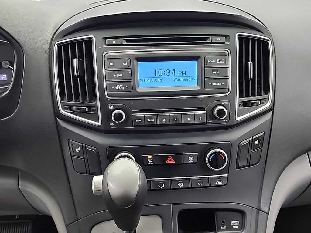 HYUNDAI Starex - Vista 10