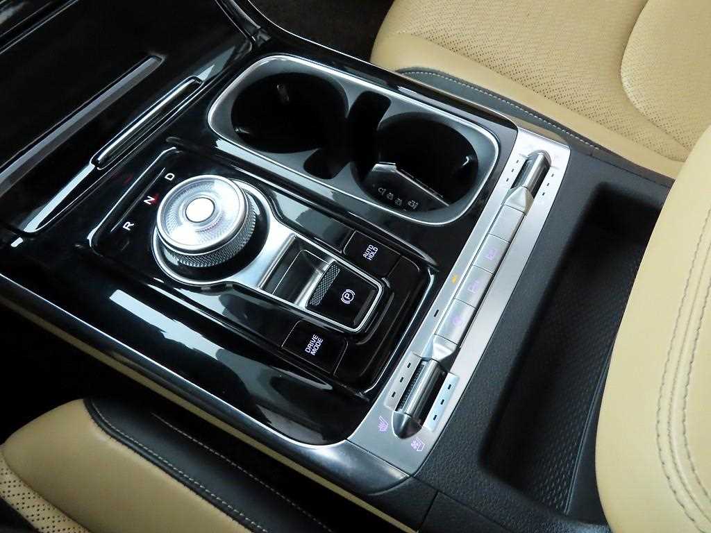 KIA Carnival - Vista 10