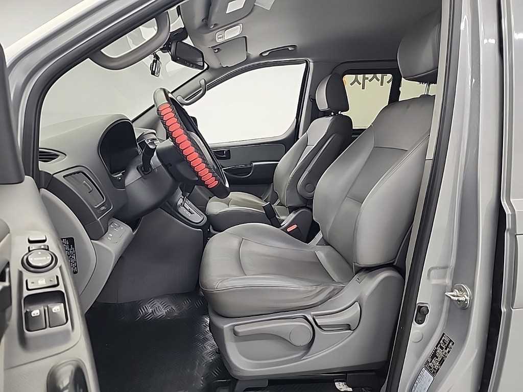 HYUNDAI Starex - Vista 11