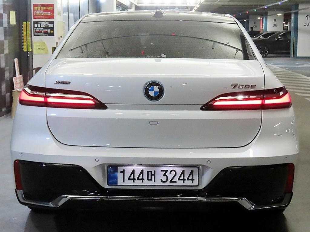 BMW 7 Series - Vista 5