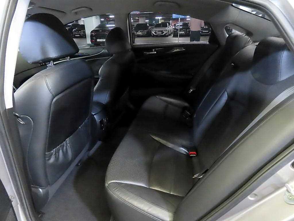 HYUNDAI Sonata - Vista 7