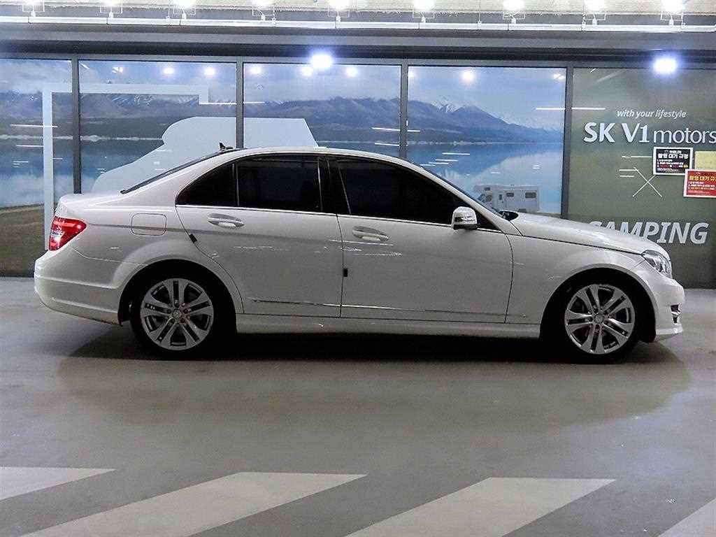 Mercedes Benz C Class - Vista 3