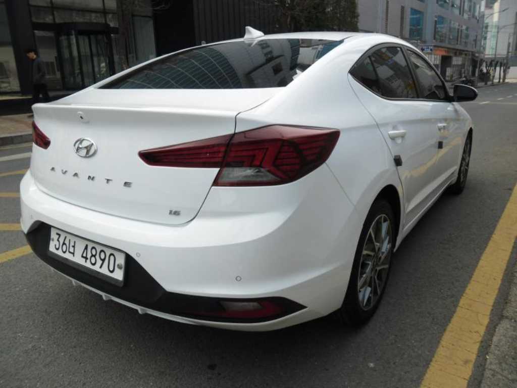 HYUNDAI Avante - Vista 4