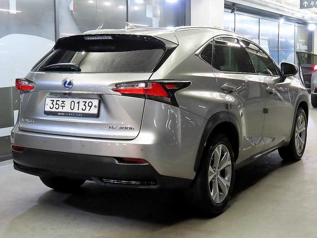 Lexus NX - Vista 4