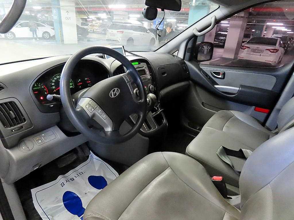 HYUNDAI Starex - Vista 10